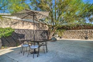 Αίθριο ή υπαίθριος χώρος στο El Paso Cottage - Walk to UMC and Texas Tech!