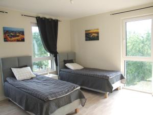 Łóżko lub łóżka w pokoju w obiekcie White Room Wrocław przy Wyspie Opatowickiej