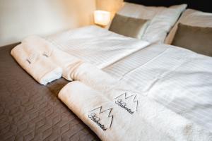 Posteľ alebo postele v izbe v ubytovaní Apartmán U Vlka - Hubertus, Karlova Studánka