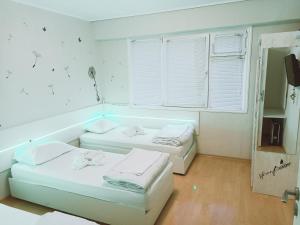 A bed or beds in a room at Апартамент Арена Бургас