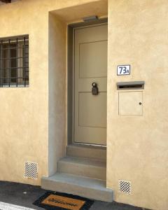 a house with a door and a sign on it at Appartamento Podere la Chiusa in Sesto Fiorentino