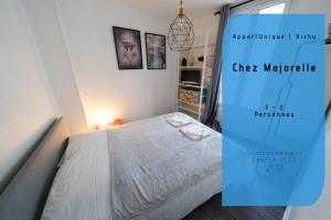a bedroom with a bed and a sign that says chef magpie at AppartUnique - Chez Majorelle in Vichy