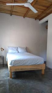 Ένα ή περισσότερα κρεβάτια σε δωμάτιο στο Casa de Kai Mazunte