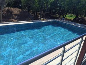 Bazén v ubytování Avci Villa-Fethiye 3+1 in Garden with Private Pool, 10 minutes to the beach nebo v jeho okolí