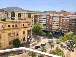 a view of a city with buildings and a street at FLEMING CENTRO in Granada