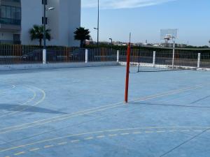 Εγκαταστάσεις για τένις ή/και σκουός στο Appartement blanca beach Sidi Rahal accès direct à la plage ή εκεί κοντά