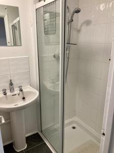 a bathroom with a shower and a sink at Briscoe Lodge Self Catering Apartments in Windermere