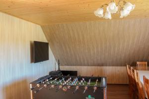 a table in a room with a chess at Käopesa Kodumajutus in Põlva