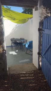 Patio nebo venkovní prostory v ubytování Gîte dans ancienne bergerie en pleine garrigue