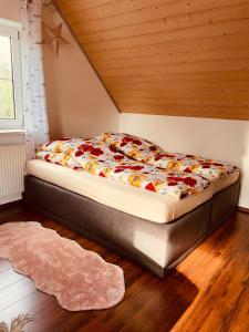 a bed in a room with a wooden ceiling at Ferienappartement am Almesbach Weiden in Weiden