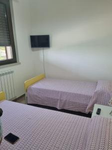 Łóżko lub łóżka w pokoju w obiekcie La dolce vita