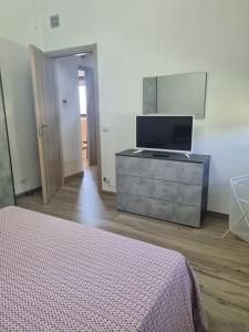 Telewizja i/lub zestaw kina domowego w obiekcie La dolce vita