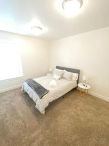 Gallery image of 2 CONDOS next to each other Perfect for GROUPS in Logan