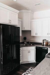 Gallery image of 2 CONDOS next to each other Perfect for GROUPS in Logan