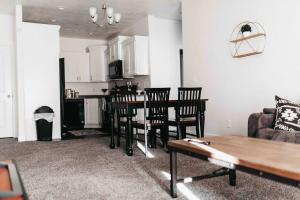 Gallery image of 2 CONDOS next to each other Perfect for GROUPS in Logan
