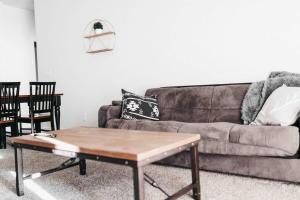 Gallery image of 2 CONDOS next to each other Perfect for GROUPS in Logan
