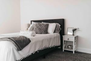 Gallery image of 2 CONDOS next to each other Perfect for GROUPS in Logan