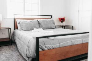 Gallery image of 2 CONDOS next to each other Perfect for GROUPS in Logan