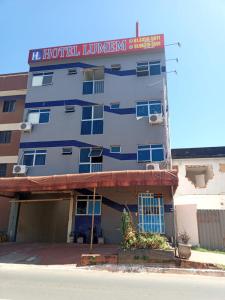 a hotel with a sign on the side of a building at Hotel Lumem Taguatinga Sul in Taguatinga