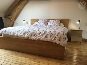 Posteľ alebo postele v izbe v ubytovaní Gîte de charme à Leval, 4 chambres, cheminée, cour privative, proche nature et randonnées - FR-1-510-175