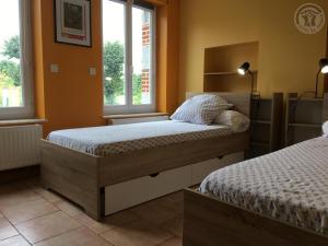 Posteľ alebo postele v izbe v ubytovaní Gîte de charme à Leval, 4 chambres, cheminée, cour privative, proche nature et randonnées - FR-1-510-175