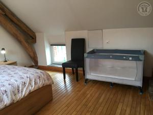 Posteľ alebo postele v izbe v ubytovaní Gîte de charme à Leval, 4 chambres, cheminée, cour privative, proche nature et randonnées - FR-1-510-175