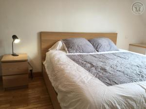 Posteľ alebo postele v izbe v ubytovaní Gîte de charme à Leval, 4 chambres, cheminée, cour privative, proche nature et randonnées - FR-1-510-175
