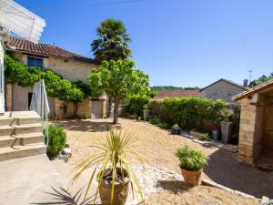 Fotografia z galérie ubytovania Maison de charme sans vis-à-vis, proche de Brantôme, avec jardin et équipements modernes - FR-1-616-266 v destinácii Champagnac-de-Bélair