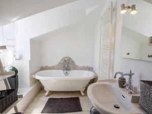 Fotografia z galérie ubytovania Maison de charme sans vis-à-vis, proche de Brantôme, avec jardin et équipements modernes - FR-1-616-266 v destinácii Champagnac-de-Bélair