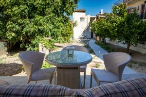 Vonkajšia záhrada v ubytovaní V&M Traditional Luxury Villa