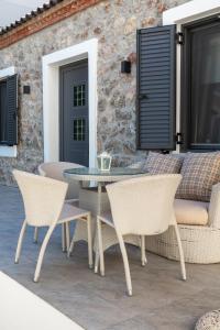 Posedenie v ubytovaní V&M Traditional Luxury Villa