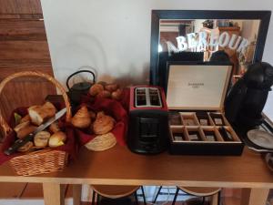 a table with a box of bread and a cash register at La Briarde triple PDJ in Boissy-le-Châtel