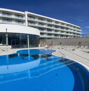 a large swimming pool in front of a building at Polanki Aqua A204 in Kołobrzeg