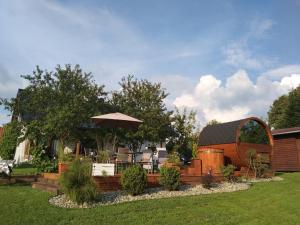 Vonkajšia záhrada v ubytovaní Apartamenty Równia 2