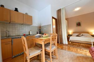 Kuchyňa alebo kuchynka v ubytovaní Apartments Alan