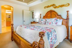 En eller flere senge i et værelse på Mauna Lani Resort 1401 + 25 billeder