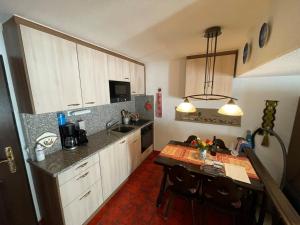 Kuchyň nebo kuchyňský kout v ubytování Haus Oasis