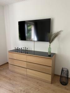 a tv on top of a dresser in a room at Diek Hus in Dorum-Neufeld