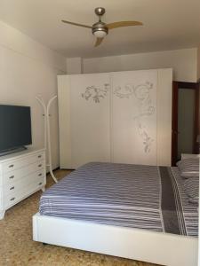 A bed or beds in a room at Appartamento Sandro by PortofinoVacanze
