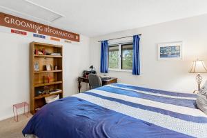 a bedroom with a blue bed and a desk at Grandview Condo in Breckenridge