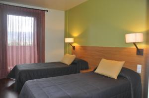 Llit o llits en una habitació de Apartaments Turístics Puigcerdà - La Closa