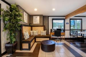 Posezení v ubytování Days Inn by Wyndham Vernon