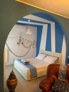 a bedroom with a bed with a hammock in it at B&B Portobello in Torrevecchia Teatina