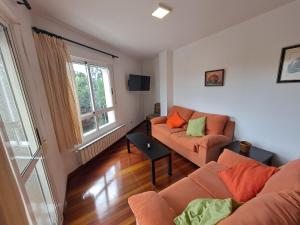 a living room with two couches and a window at Apartamento con vistas, amplio y luminoso in Monforte de Lemos