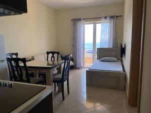 Giường trong phòng chung tại OniRana Apartments
