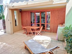 Balkón alebo terasa v ubytovaní Purple House - Arboriamar Platamona
