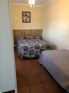 Łóżko lub łóżka w pokoju w obiekcie Casa rural en Constantina
