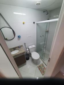 a bathroom with a toilet and a sink and a shower at Cantinho dos Dalto in Itatiaia