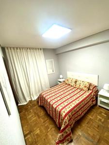Postel nebo postele na pokoji v ubytování COMPLETO PISO EN SANTANDER A 5 MINUTOS DEL CENTRO