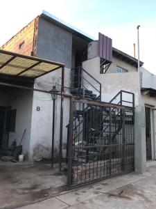 Un edificio con una puerta de metal en el frente. en Departamentos Sarmiento, en San Luis 3 fotos más